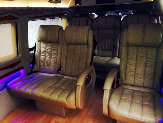 8 Seater Toyota Hiace Van